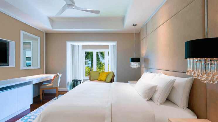 1 Bedroom Suite, 1 King, Partial Ocean View